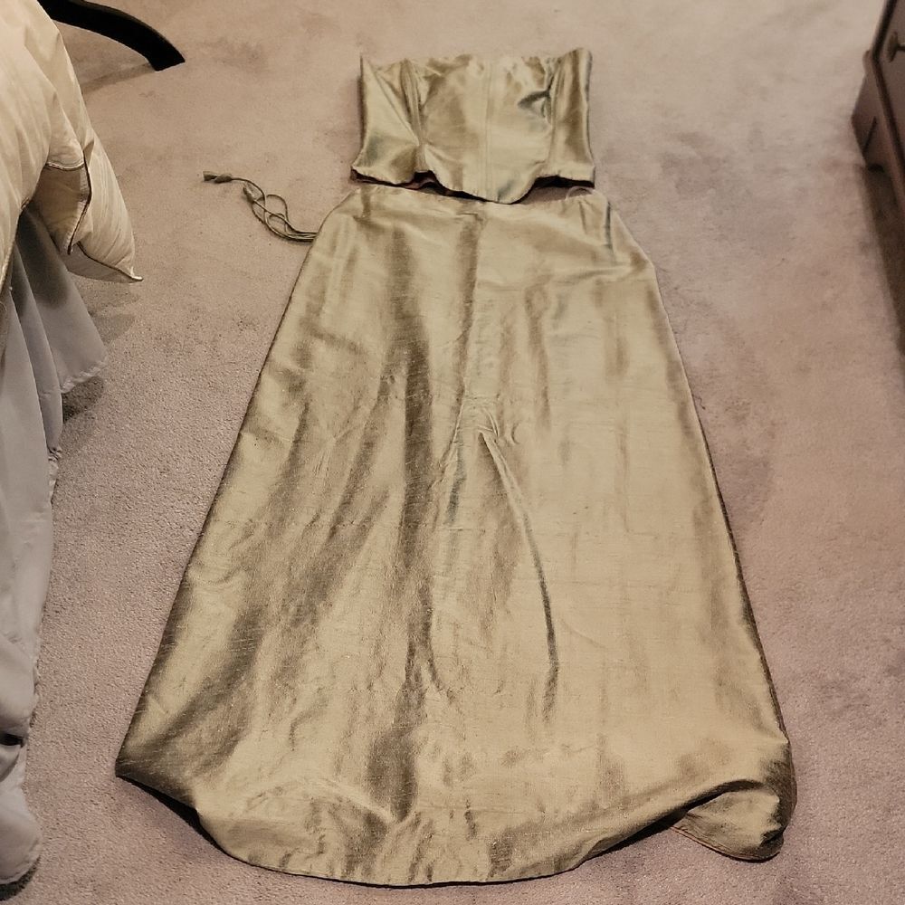 Watters & Watters Celery Green Silk Two Piece Lace Up Back Halter Skirt Set